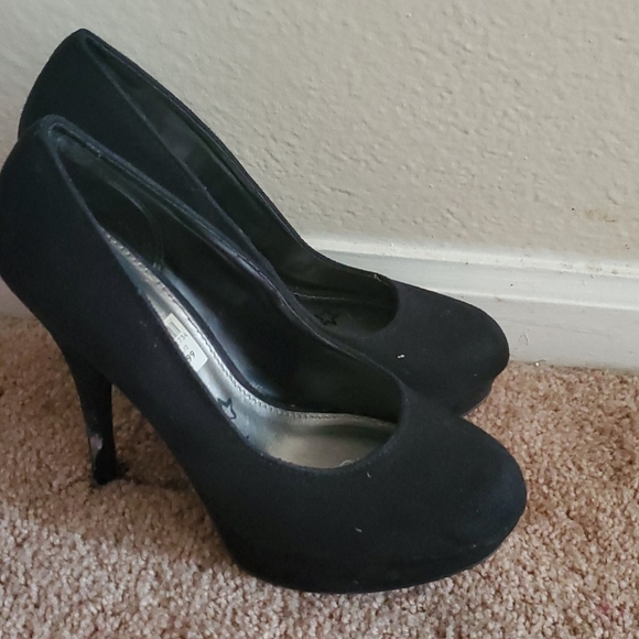 Shoes - Picture 2 of 2